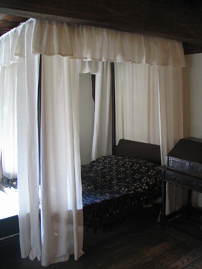 old house bed
