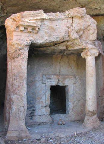 Roman ruins might be a tomb