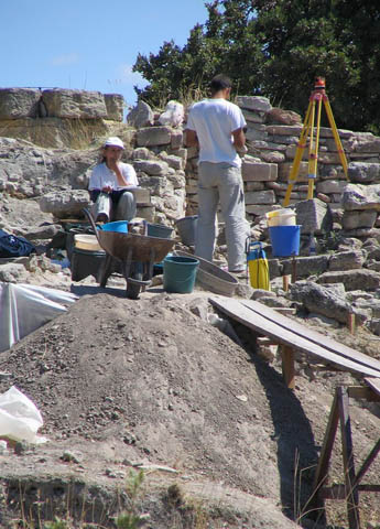 fake archeologists