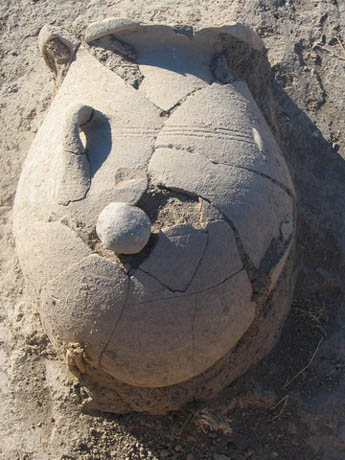 broken urn at Kanesh Karum