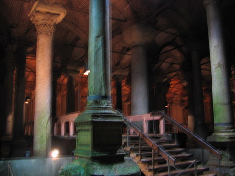 entering promenade of Underground Cistern